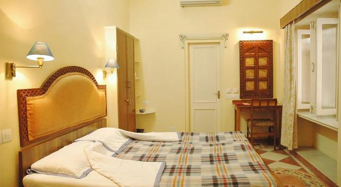Hotel Arya Niwas